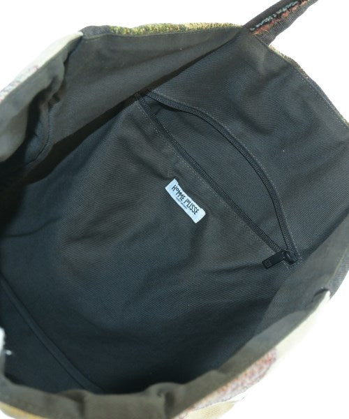 HOMME PLISSE กระเป๋าถือขนาดใหญ่