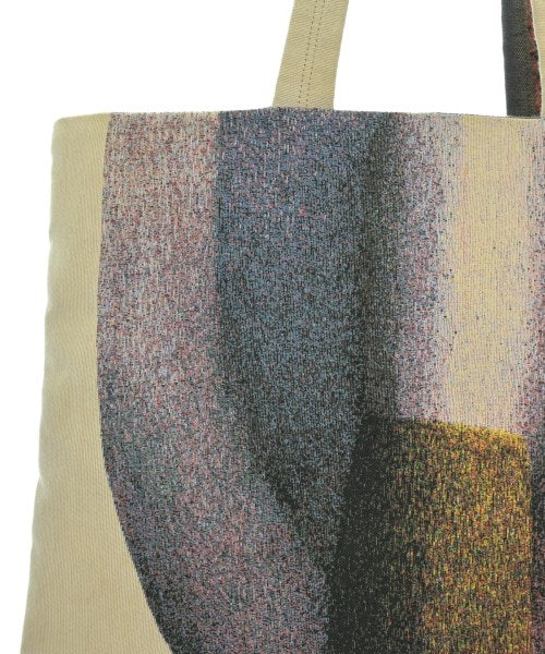 HOMME PLISSE กระเป๋าถือขนาดใหญ่