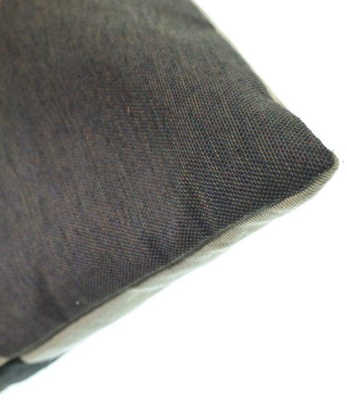 HOMME PLISSE กระเป๋าถือขนาดใหญ่