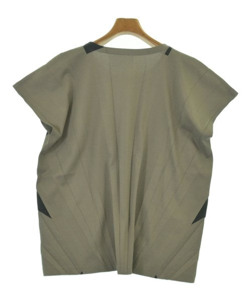 HOMME PLISSE เสื้อยืด/เสื้อท็อปส์