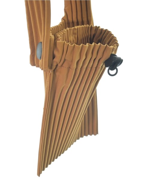 HOMME PLISSE กระเป๋า อื่น