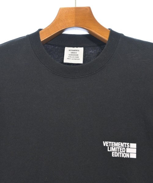 VETEMENTS เสื้อยืด/เสื้อท็อปส์