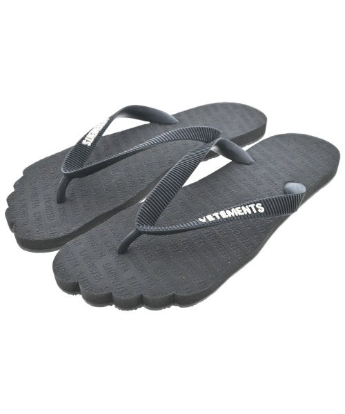 VETEMENTS รองเท้าแตะ