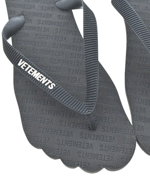 VETEMENTS รองเท้าแตะ