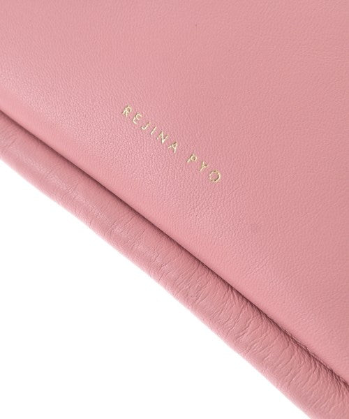 REJINA PYO กระเป๋า