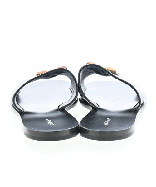 OFF-WHITE รองเท้าแตะ