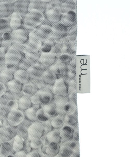 me ISSEY MIYAKE กระเป๋าถือขนาดใหญ่
