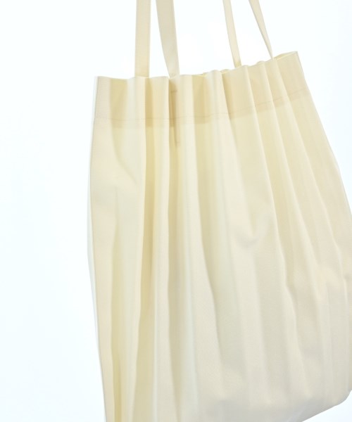 me ISSEY MIYAKE กระเป๋าถือขนาดใหญ่