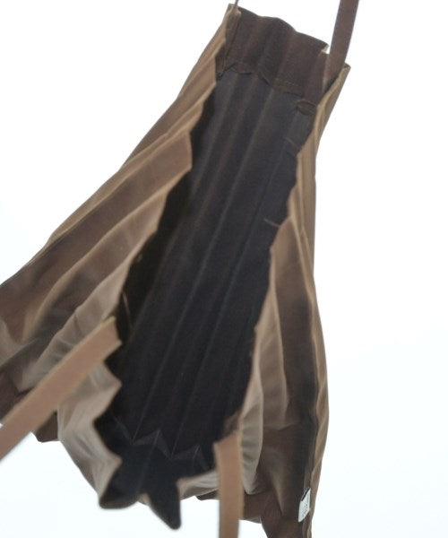 me ISSEY MIYAKE กระเป๋าถือขนาดใหญ่