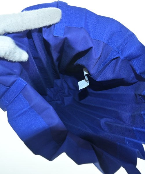 me ISSEY MIYAKE กระเป๋าถือขนาดใหญ่