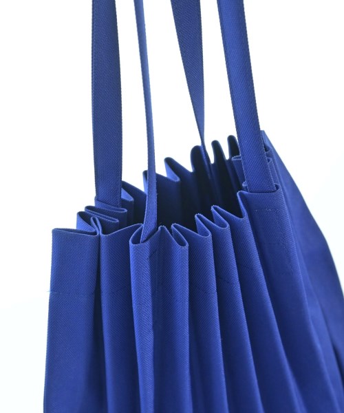me ISSEY MIYAKE กระเป๋าถือขนาดใหญ่