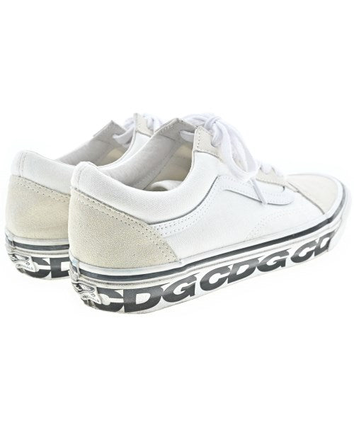 CDG รองเท้าผ้าใบ