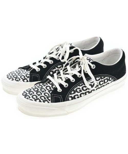 CDG รองเท้าผ้าใบ