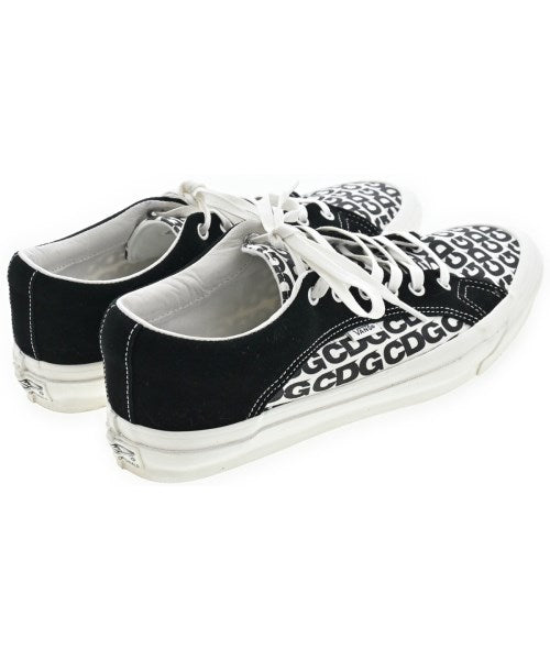 CDG รองเท้าผ้าใบ