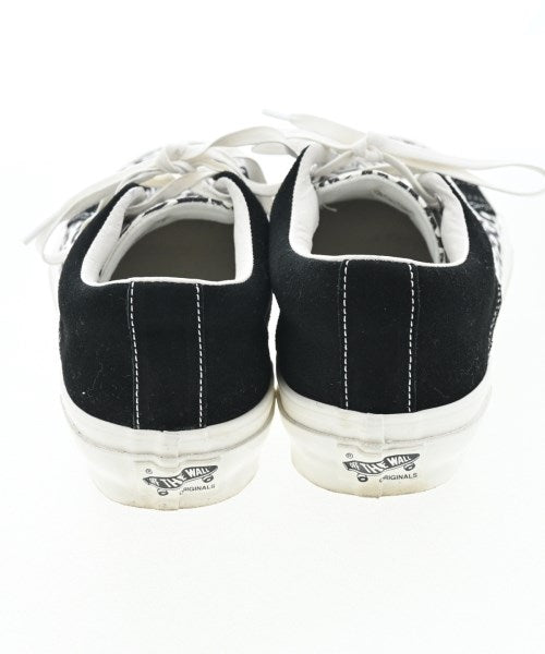 CDG รองเท้าผ้าใบ