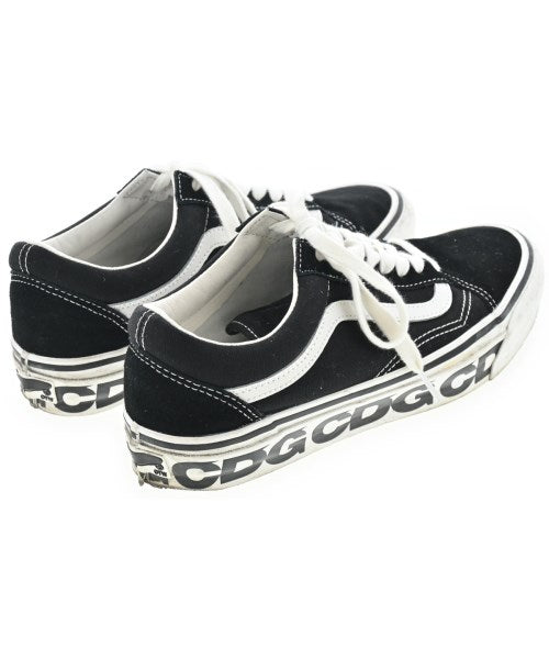 CDG รองเท้าผ้าใบ