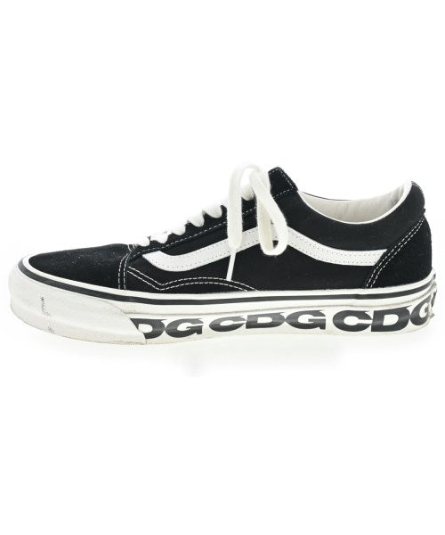 CDG รองเท้าผ้าใบ