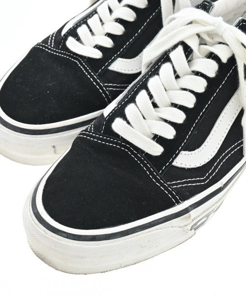 CDG รองเท้าผ้าใบ