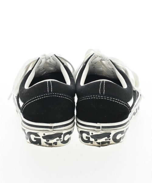 CDG รองเท้าผ้าใบ