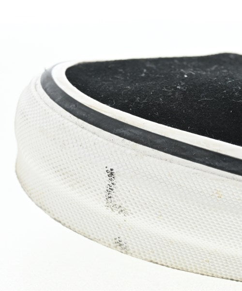 CDG รองเท้าผ้าใบ