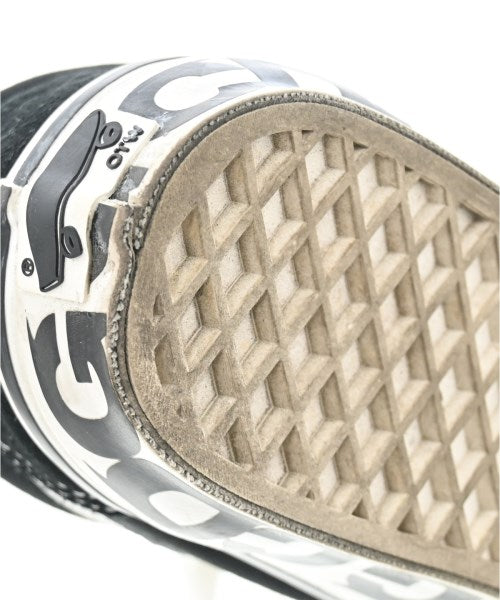 CDG รองเท้าผ้าใบ