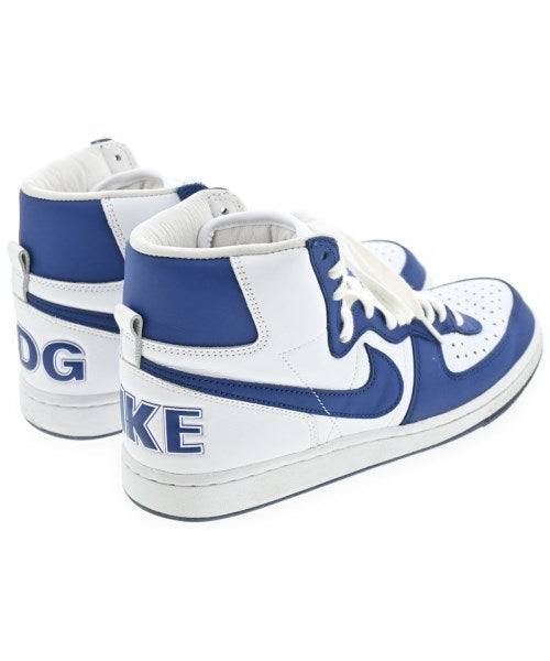 CDG รองเท้าผ้าใบ