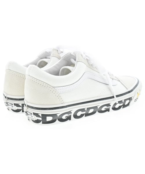 CDG รองเท้าผ้าใบ