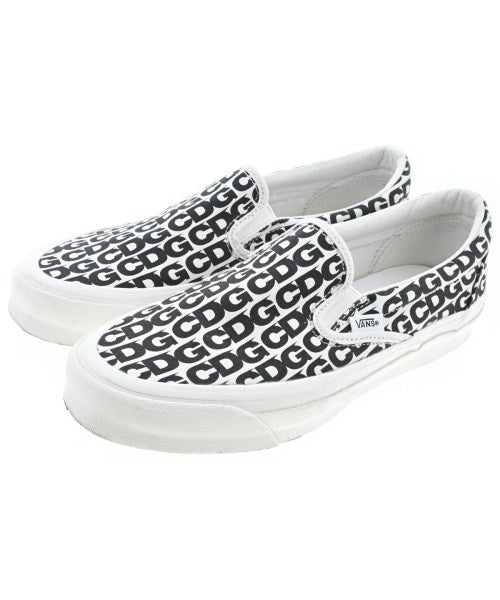 CDG รองเท้าผ้าใบ