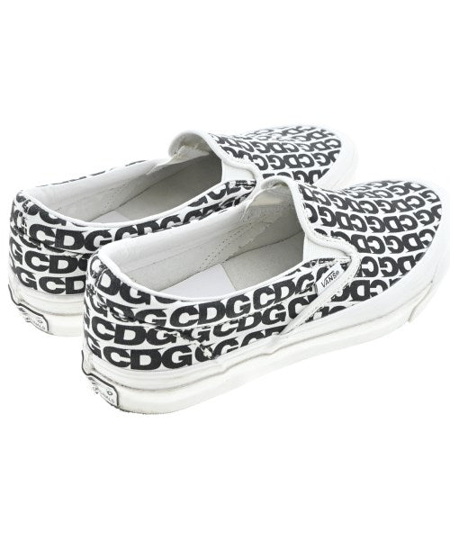 CDG รองเท้าผ้าใบ