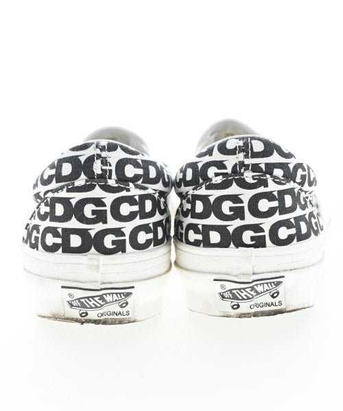 CDG รองเท้าผ้าใบ