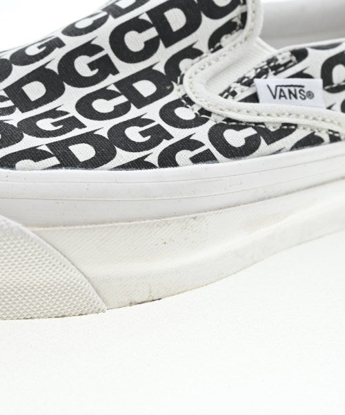 CDG รองเท้าผ้าใบ