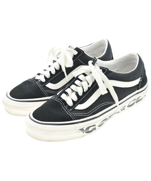 CDG รองเท้าผ้าใบ