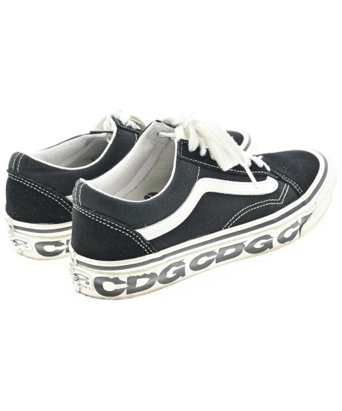 CDG รองเท้าผ้าใบ