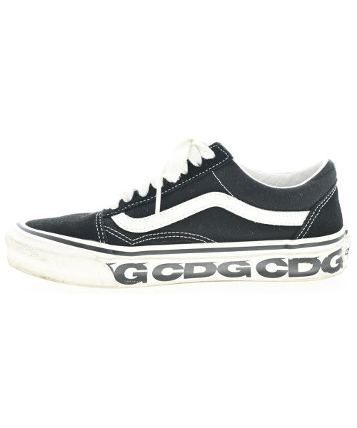 CDG รองเท้าผ้าใบ
