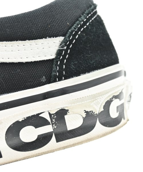 CDG รองเท้าผ้าใบ