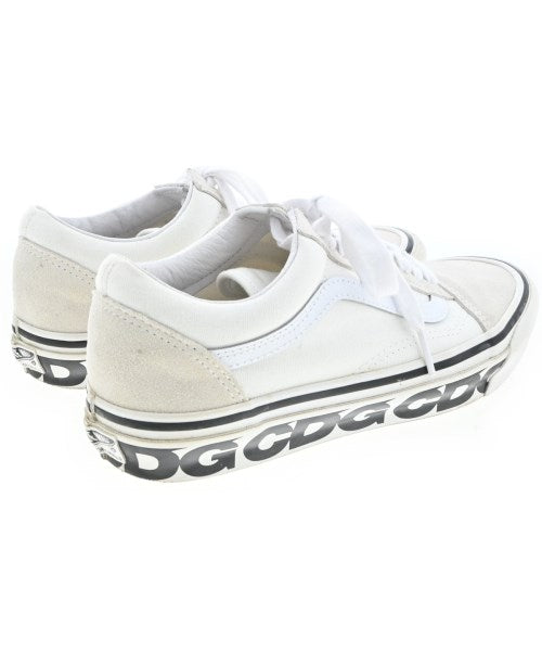 CDG รองเท้าผ้าใบ