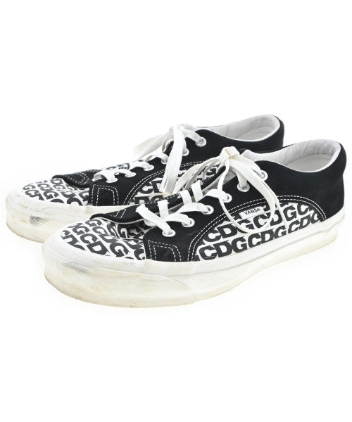 CDG รองเท้าผ้าใบ