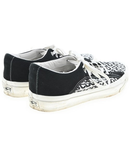CDG รองเท้าผ้าใบ