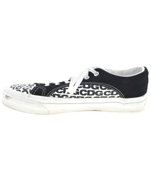 CDG รองเท้าผ้าใบ