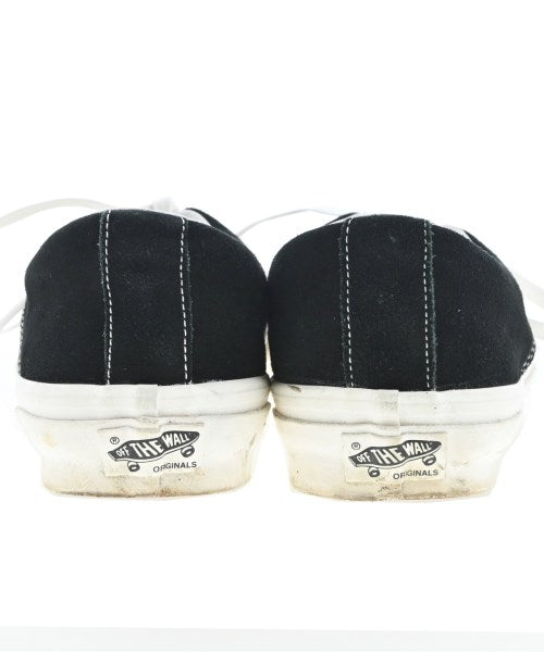 CDG รองเท้าผ้าใบ