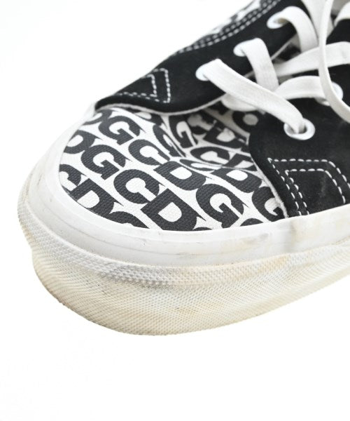 CDG รองเท้าผ้าใบ