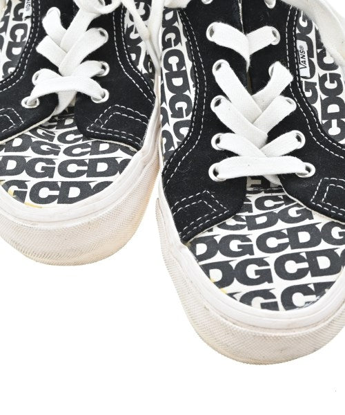 CDG รองเท้าผ้าใบ