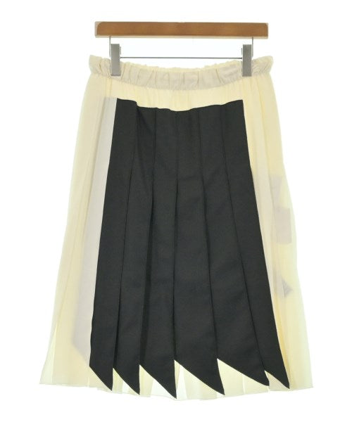 Victoria Beckham กระโปรงยาวถึงเข่า