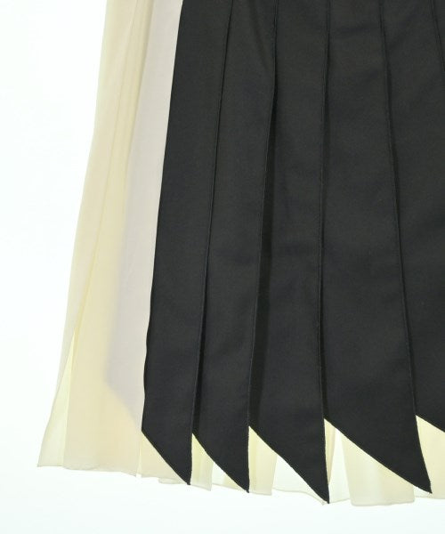 Victoria Beckham กระโปรงยาวถึงเข่า