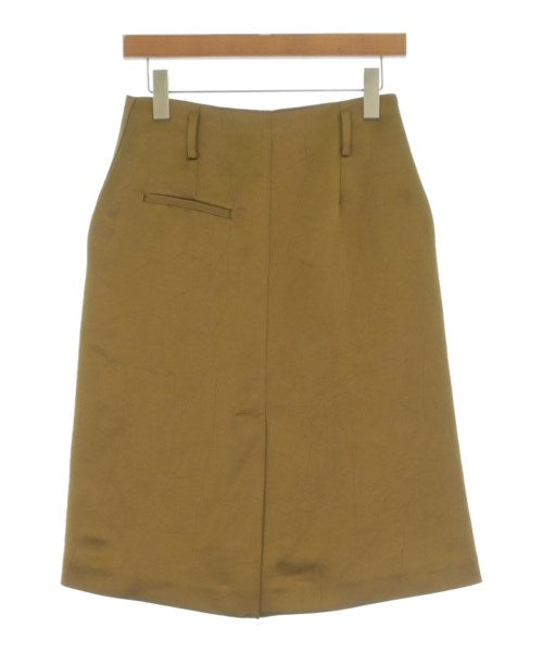 Victoria Beckham กระโปรงยาวถึงเข่า