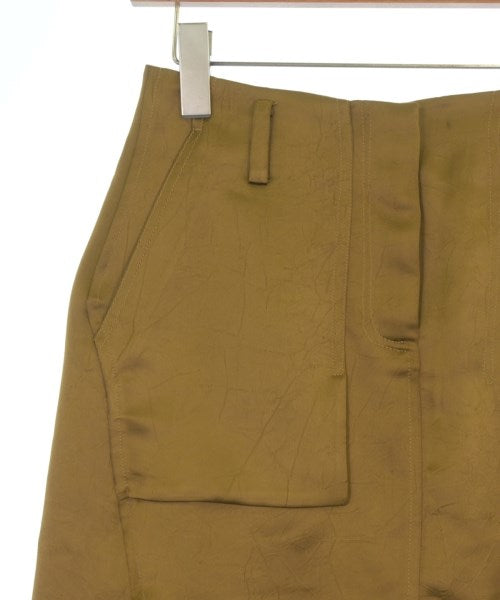 Victoria Beckham กระโปรงยาวถึงเข่า