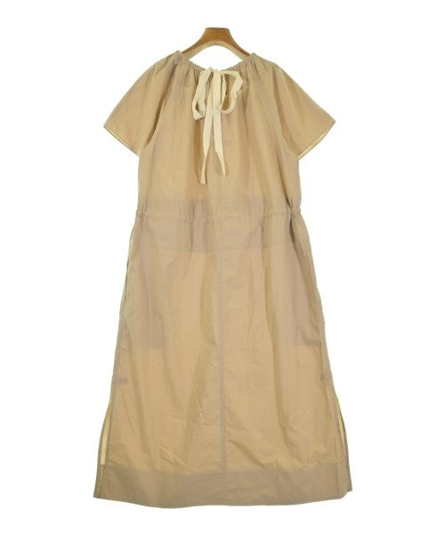 Lee Mathews ชุดเดรส