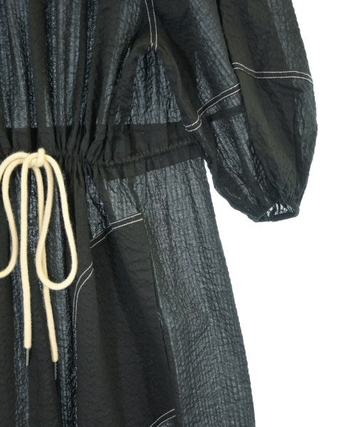 Lee Mathews ชุดเดรส