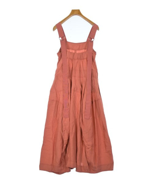 Lee Mathews ชุดเดรส