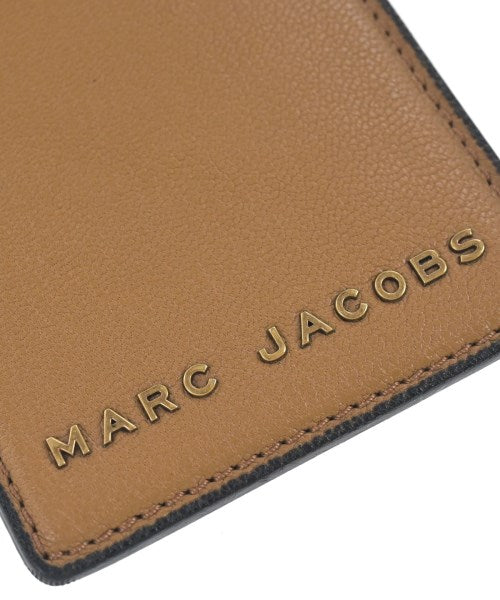 MARC JACOBS เครื่องประดับบนกระเป๋า